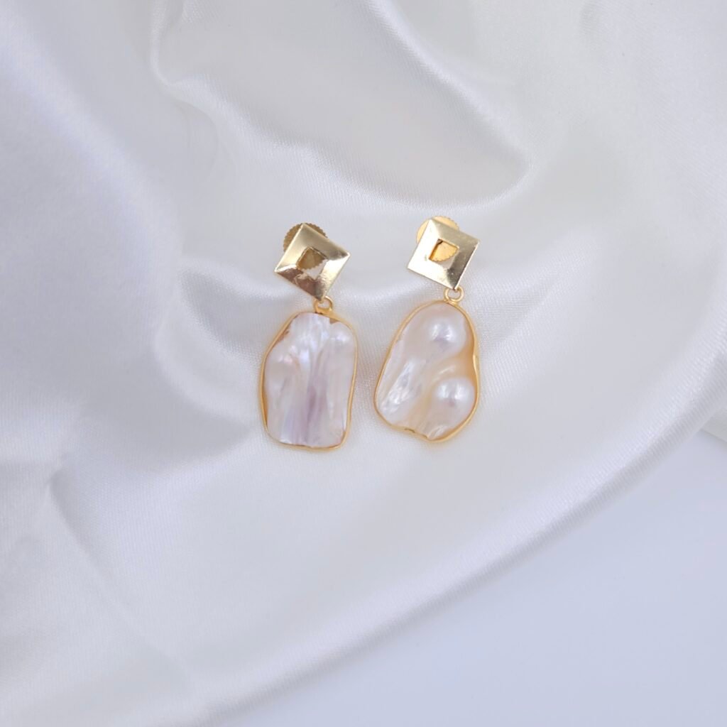 Handcrafted Anti-Tarnish Mother of Pearl & Natural Stone Jewellery Set – Gold-Plated Geometric Collar Necklace and Earrings