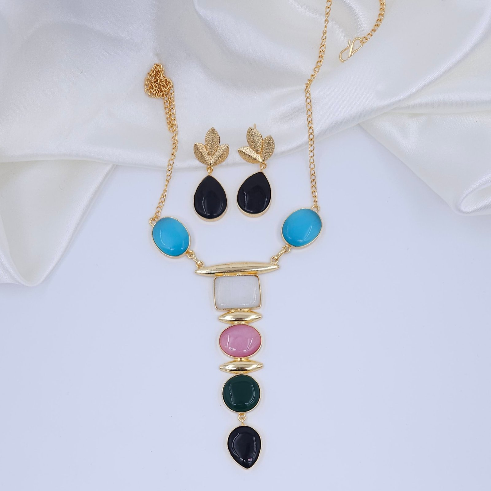 Handcrafted Anti-Tarnish Multi-Color Monalisa Stone Jewellery Set – Modern Gold-Plated Necklace & Leaf Drop Earrings Handcrafted Anti-Tarnish Multi-Color Monalisa Stone Jewellery Set – Modern Gold-Plated Necklace & Leaf Drop Earrings