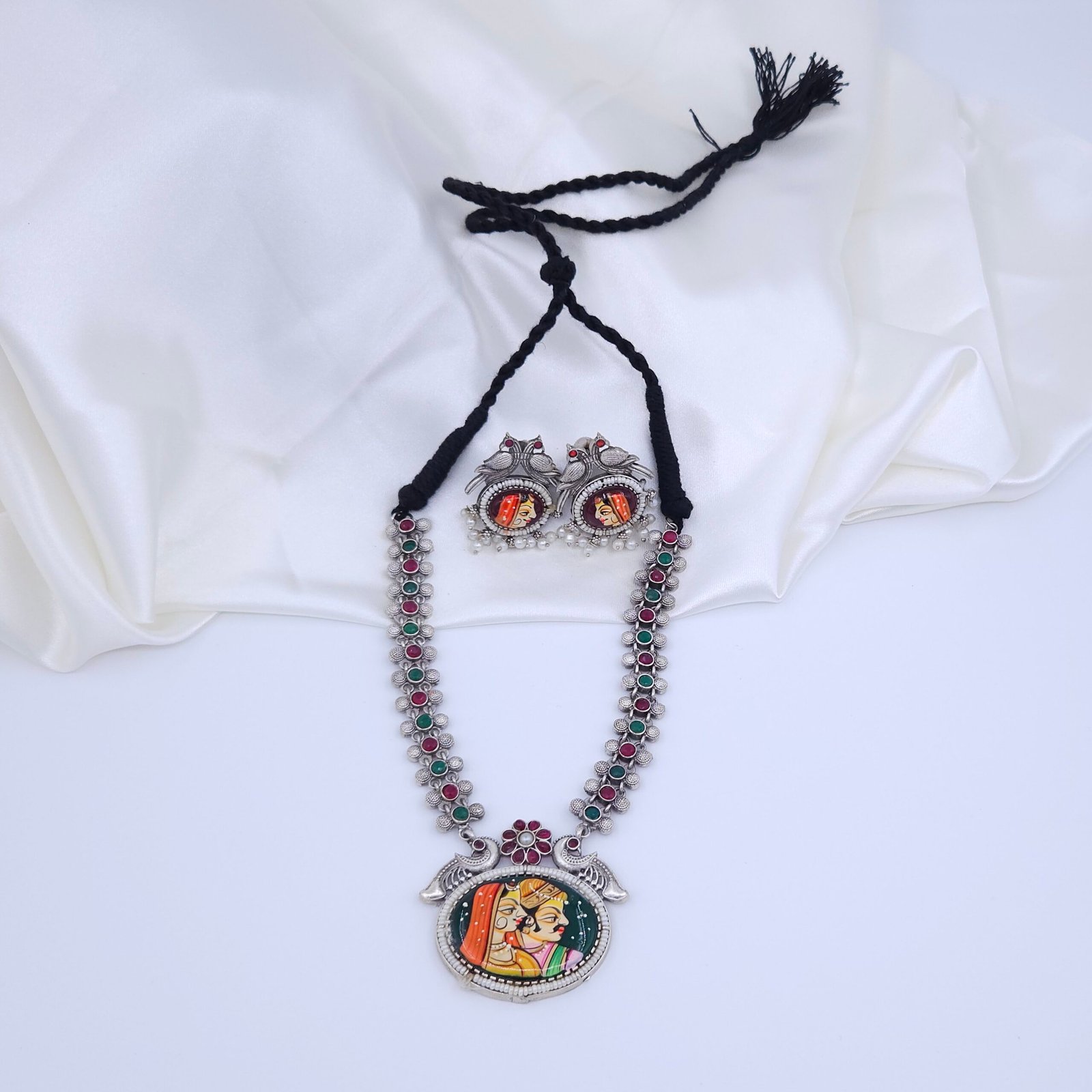 Handcrafted Silver Replica Hand-Painted Monalisa Stone Necklace Set with Pearls & Gemstones Handcrafted Silver Replica Hand-Painted Monalisa Stone Necklace Set with Pearls & Gemstones