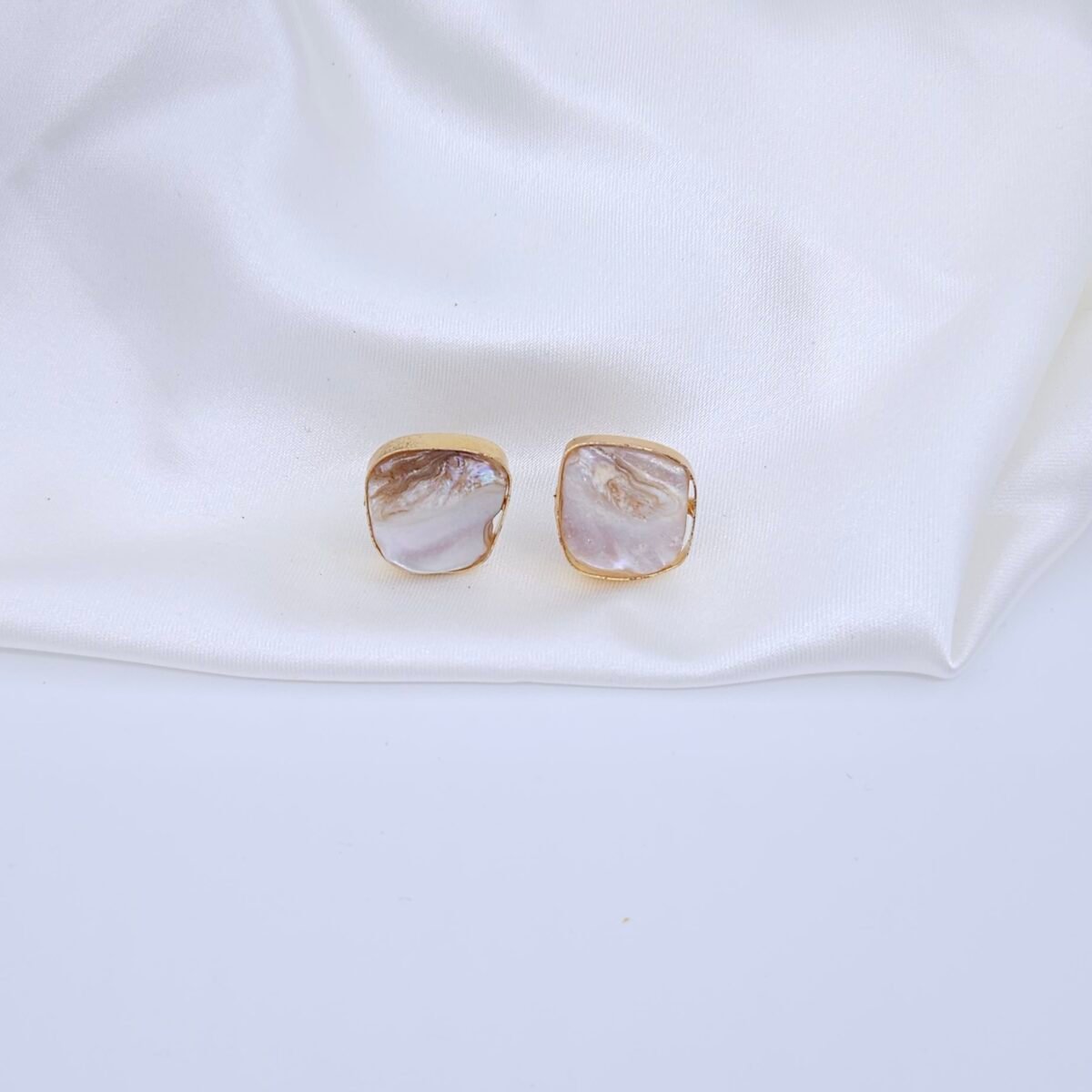 Handcrafted Anti-Tarnish Gold Geometric Mother of Pearl Necklace Set