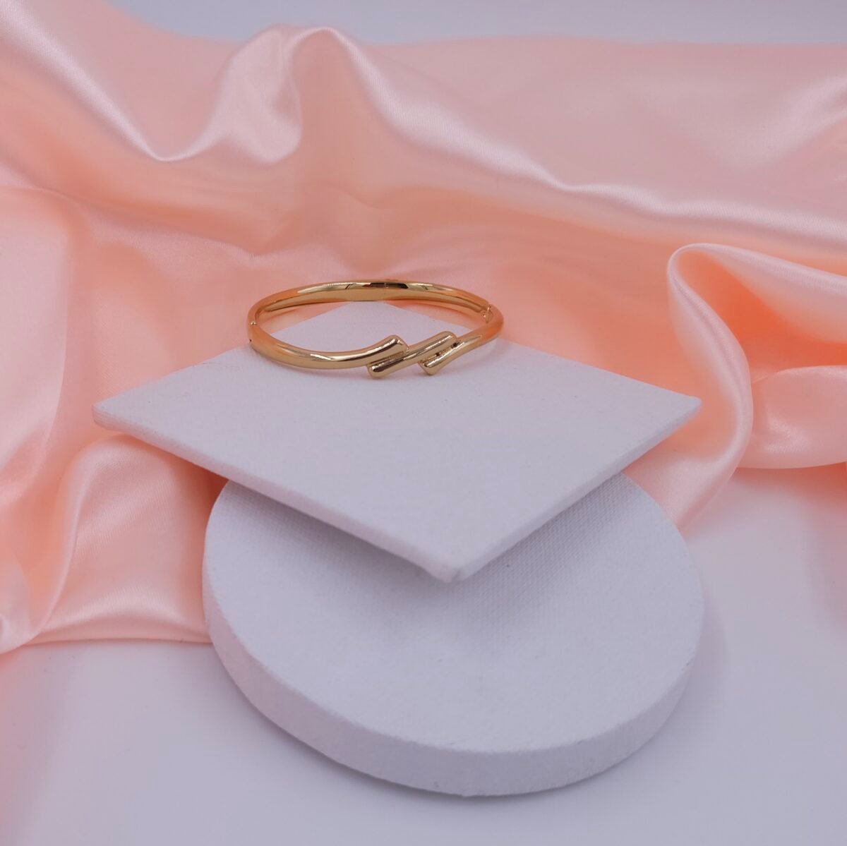 Geometric Overlap Stainless Steel Bracelet - Gold Finish