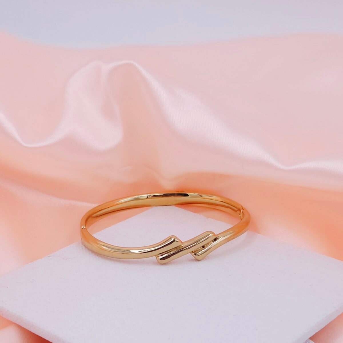 Geometric Overlap Stainless Steel Bracelet - Gold Finish