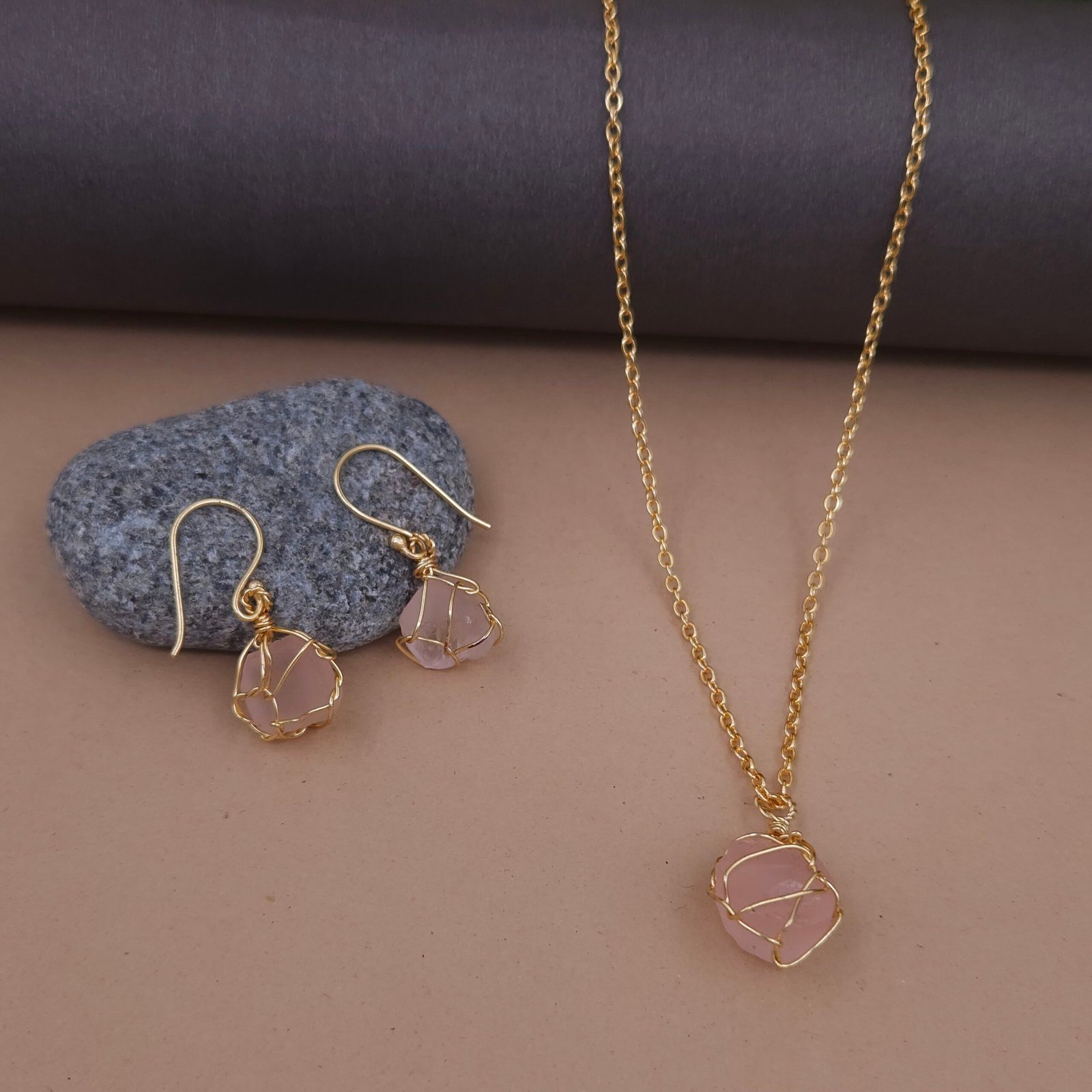 Pink Natural Stone Wire Wrapped Jewelry Set Pink Natural Stone Wire Wrapped Jewelry Set