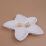 Daisy Bloom Pearl Stud Earrings - Anti-Tarnish Gold Finish