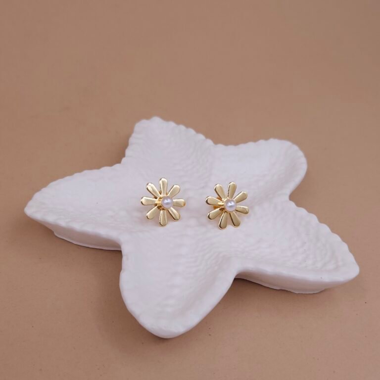Daisy Bloom Pearl Stud Earrings - Anti-Tarnish Gold Finish