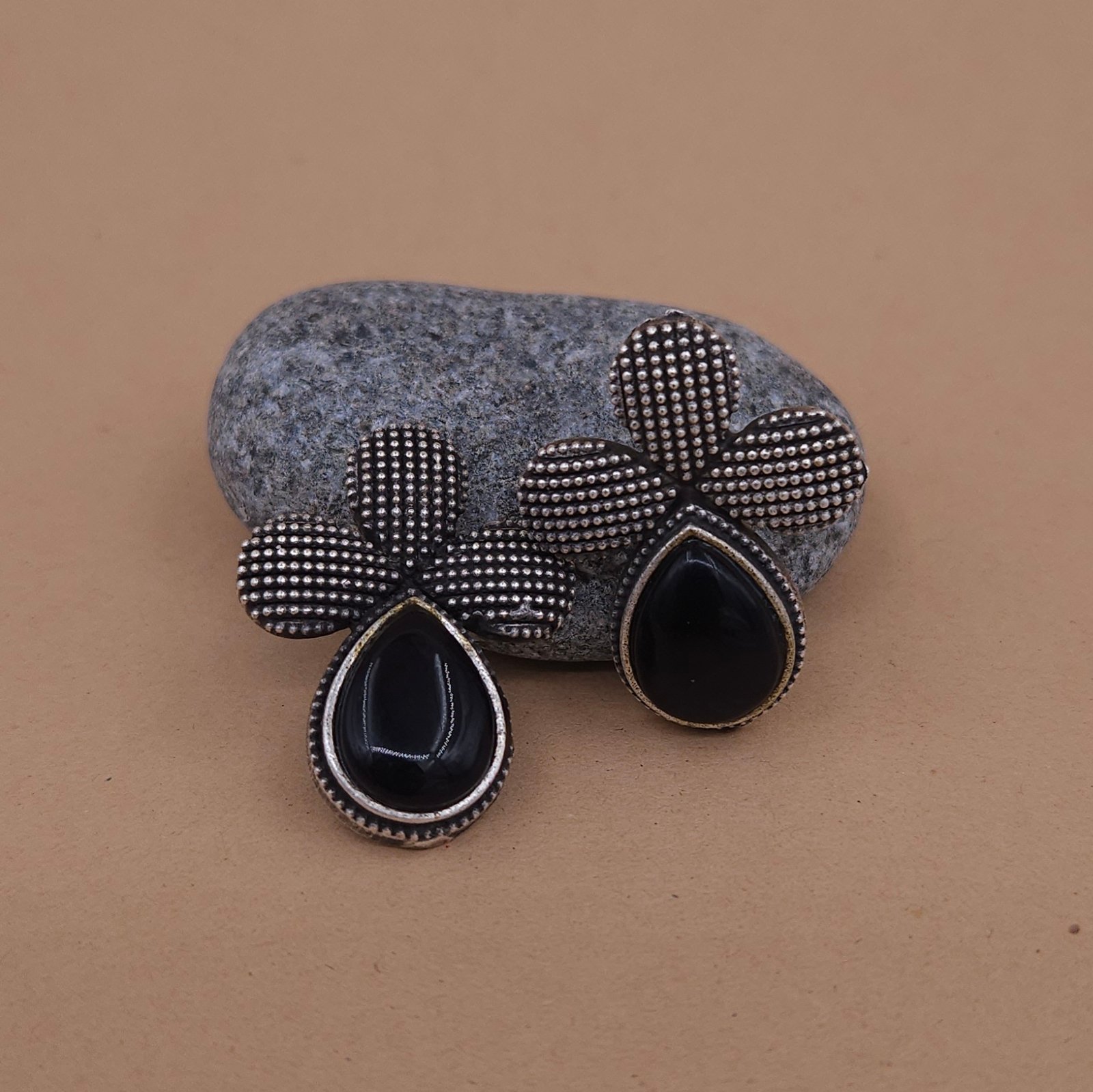 Handcrafted Anti-Tarnish Black Monalisa Stone Silver Replica Brass Floral Stud Earrings Handcrafted Anti-Tarnish Black Monalisa Stone Silver Replica Brass Floral Stud Earrings