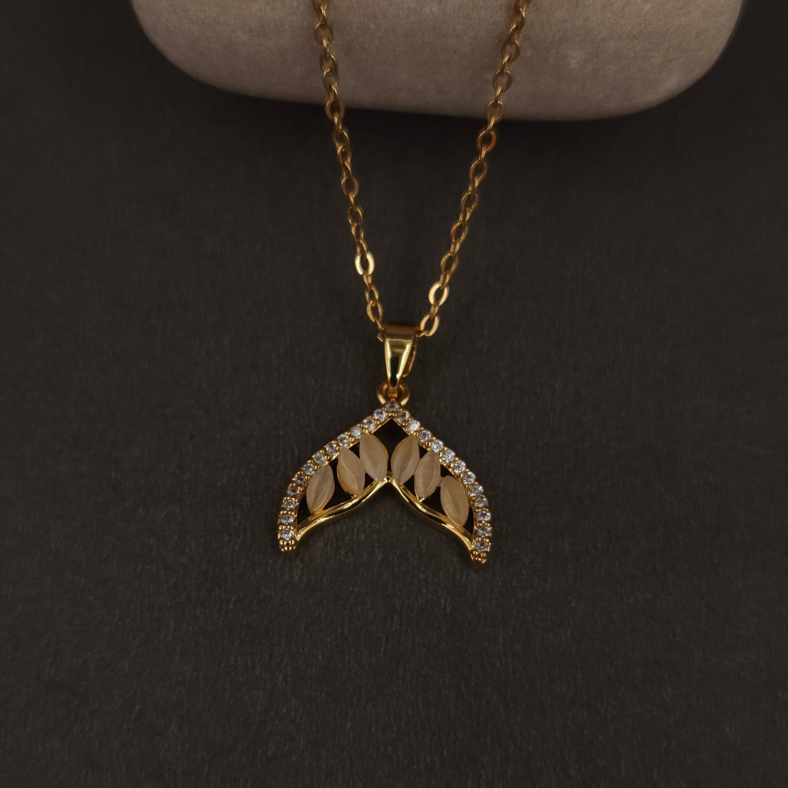 Stainless Steel Gold Fish Tail Pendant Necklace - Anti-Tarnish Stainless Steel Gold Fish Tail Pendant Necklace - Anti-Tarnish