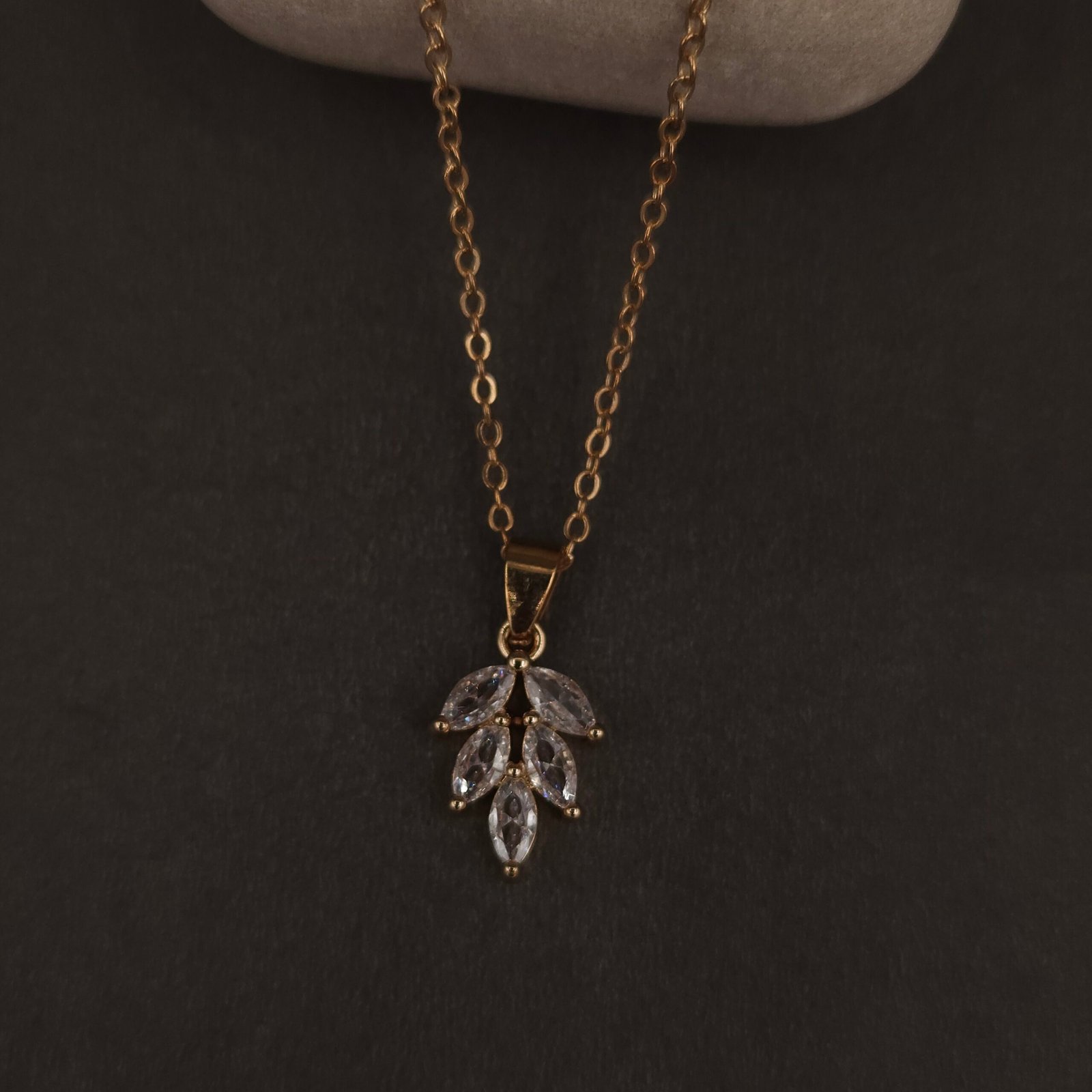 Stainless Steel Crystal Leaf Pendant Necklace - Anti-Tarnish Stainless Steel Crystal Leaf Pendant Necklace - Anti-Tarnish