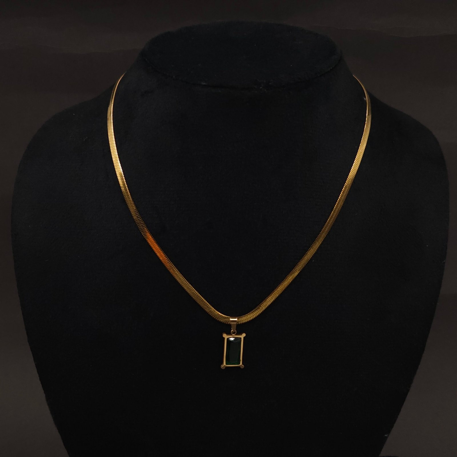 Stainless Steel Emerald Green Rectangle Pendant Necklace - Anti-Tarnish Stainless Steel Emerald Green Rectangle Pendant Necklace - Anti-Tarnish