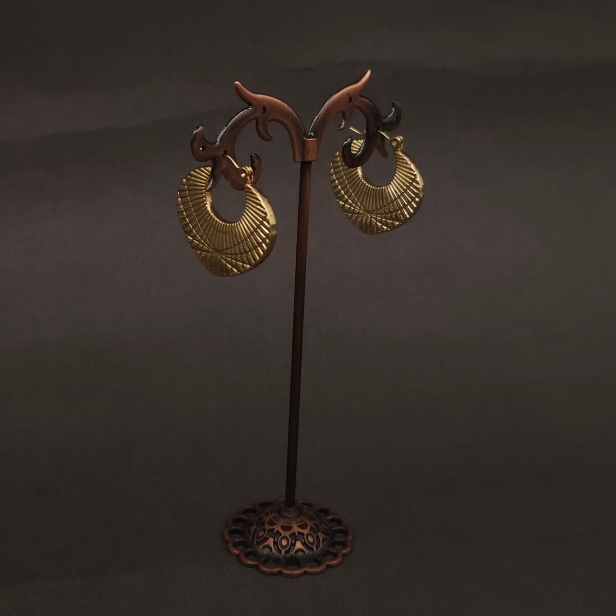 Stainless Steel Fan Engraved Hoop Earrings - Anti-Tarnish