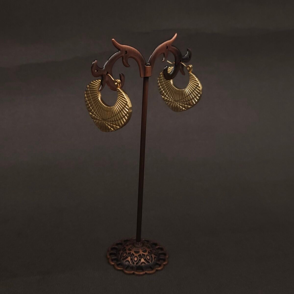 Stainless Steel Fan Engraved Hoop Earrings - Anti-Tarnish
