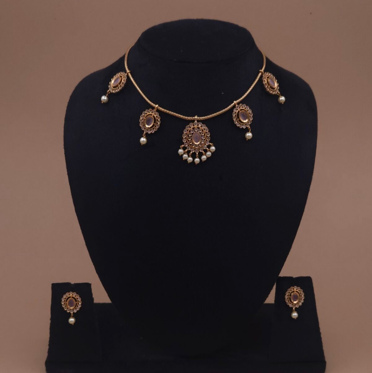 khianaa oval kemp stone temple necklace set with pearl drops